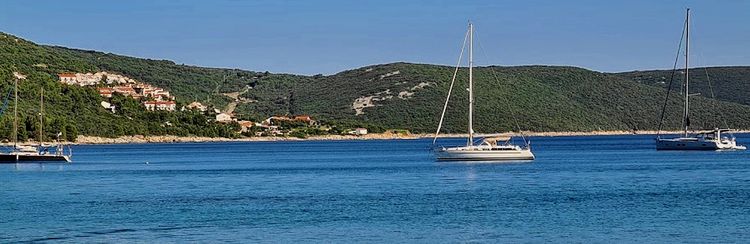 Anchorage of yachts near the port of Martinscica