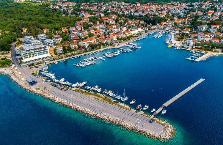 Yacht moorings in Malinska