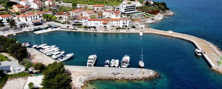 Yacht moorings in Porat