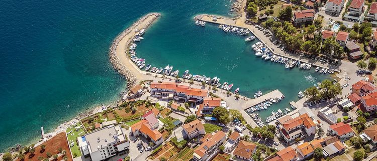 Yacht moorings in Porat