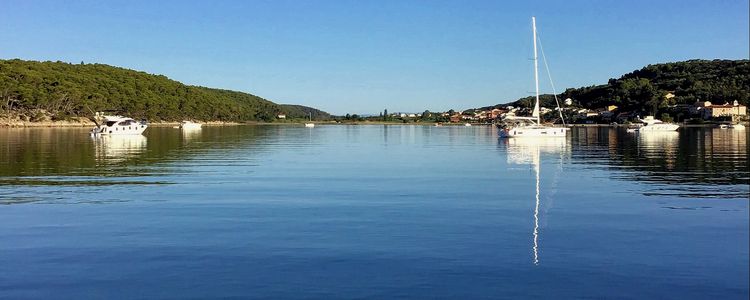 Yacht anchorages in St. Eufemija Bay