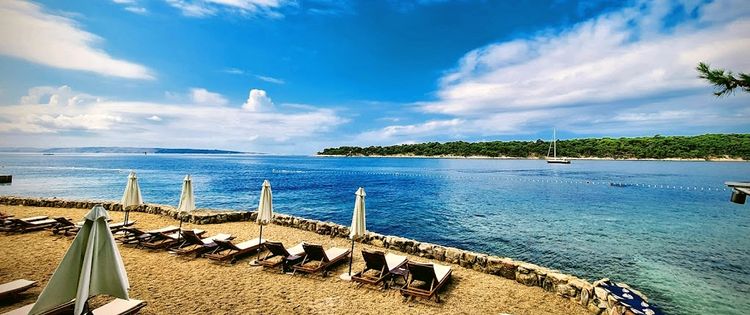 Yacht anchorages in St. Eufemija Bay