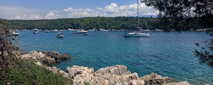 Yacht anchorages in Gozinka Bay