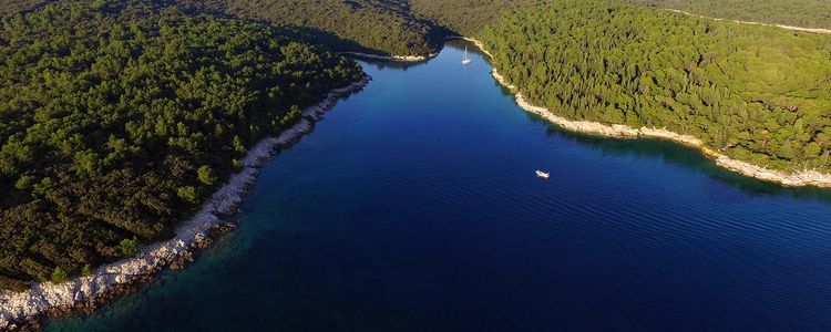 Yacht anchorages in Kristofor Bay