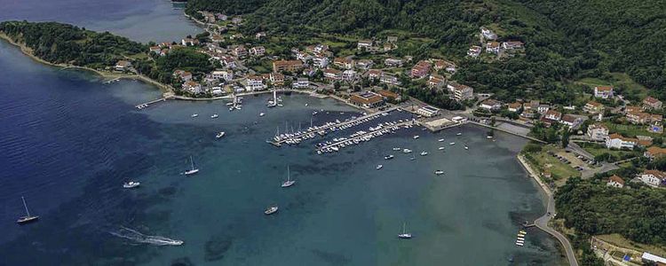 Yacht moorings in Kamporska Draga bay