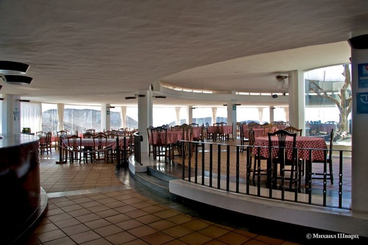 A restaurant above the volcano