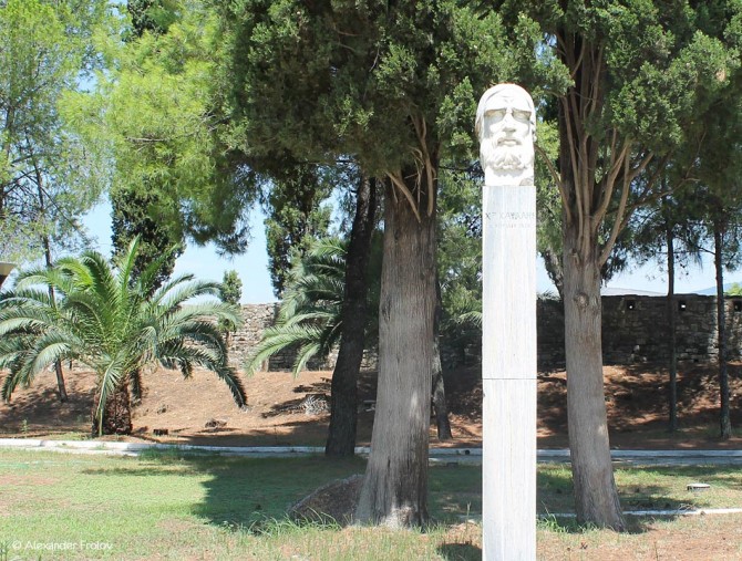 A monument to Christos Kapsalis, the Greek elder and warrior of Missolonga. He barricaded himself, children, women and invalids - all who could not participate in the breakthrough, in a powder storehouse. When the Turks broke into the fortress, he blew himself and others up, killing many Turks in the process.