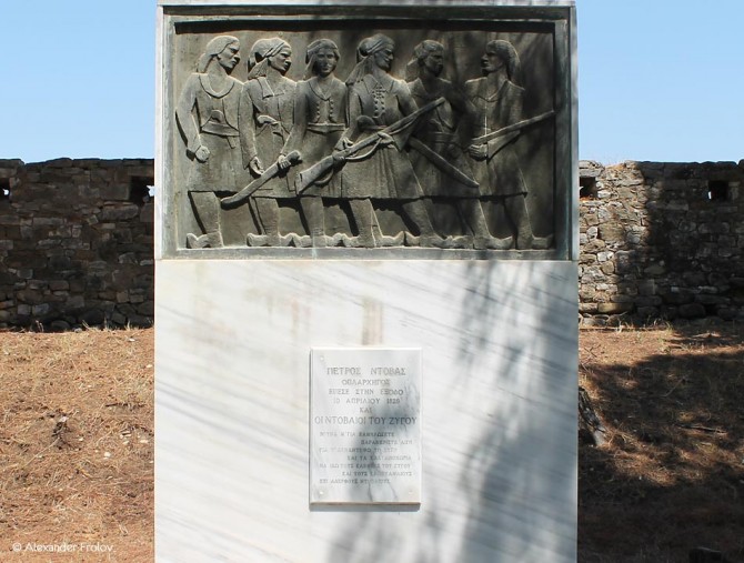 Monument to leader Petros Dovas and his family