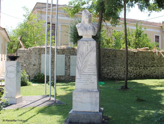 Monument to Athanasius Razi-Kotsikas, leader of the Greek Revolution and leader of the 500 men of the breakthrough. Died on the battlefield