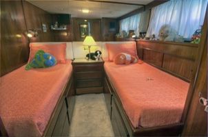 Amidships twin suite