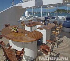 Flybridge Deck Dining/Bar area