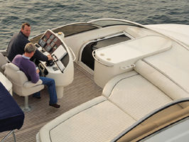 Driving position on flybridge