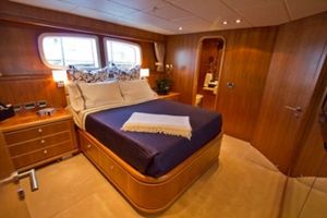 Queen Stateroom - Starboard