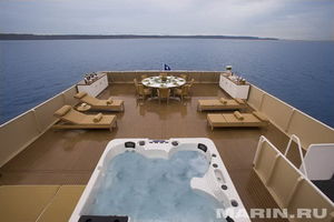 Deck Jacuzzi