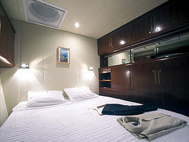 En-Suite Guest Queen Cabin