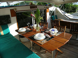 Cockpit dining