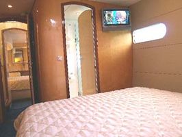 An aft guest suite