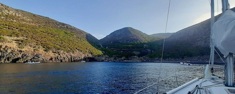 Yacht anchorage in Cala Della Mortola
