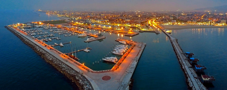 Yacht Marina dei Cesari