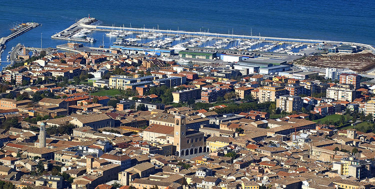 Yacht Marina dei Cesari