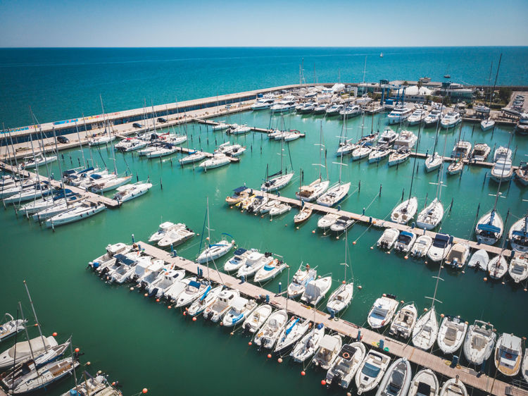 Yacht Marina dei Cesari